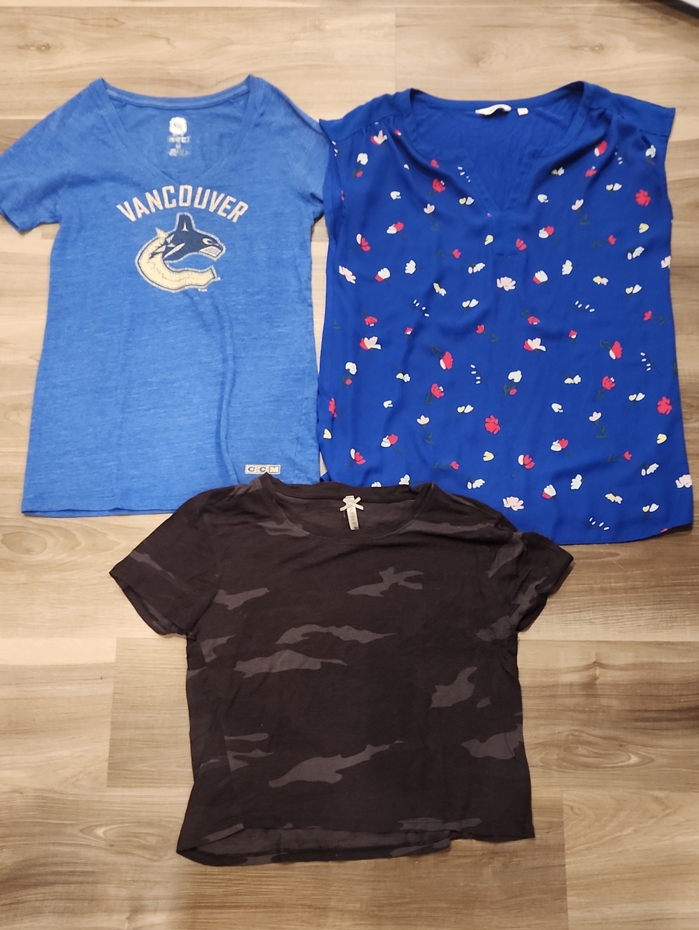 Medium Women's Tops
